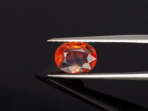 3,36ct kahevärviline safiir