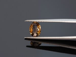 1,62ct looduslik, oranžikaskollane safiir