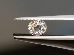 1,56ct lillakasroheline safiir