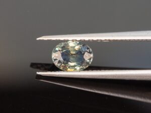 Looduslik, rohekaskollane safiir 1,22ct