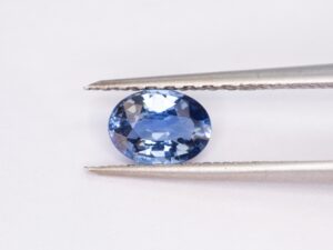 Looduslik, piklupüüdvat värvi Ceylon safiir. Kivi kaal- 1,19ct