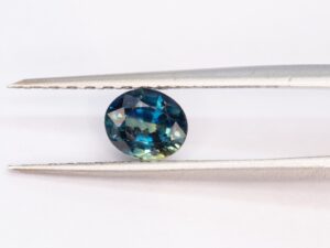 Looduslik, kahevärviline safiir, 1,31ct